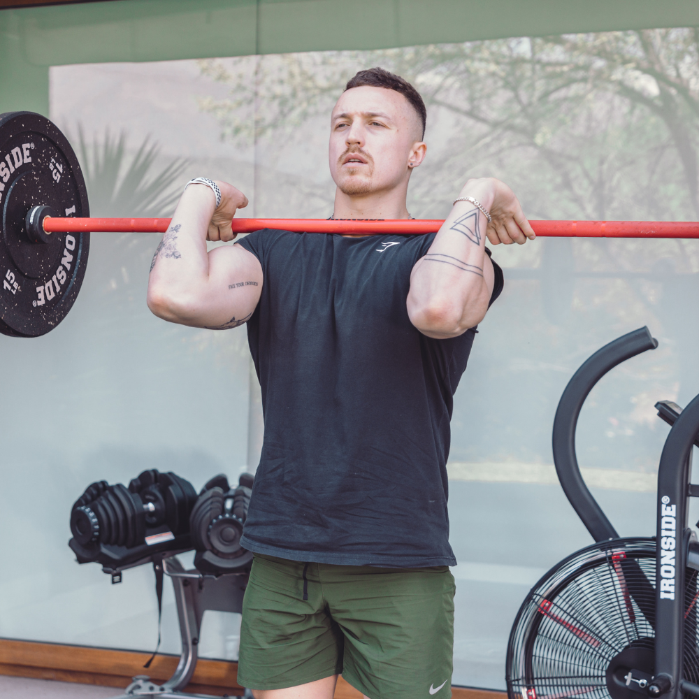 Equipamiento para armar un gimnasio en casa: mancuernas, banco y accesorios en un primer setup