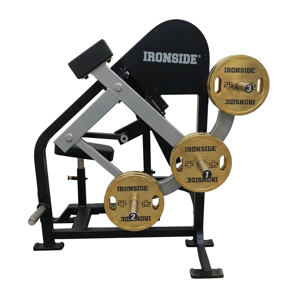 Arm Curl plate loaded con ajuste preciso, eje de rotación marcado y resistencia modulable para un trabajo de bíceps seguro, estable y adaptable al entrenamiento.