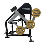 Arm Curl plate loaded con ajuste preciso, eje de rotación marcado y resistencia modulable para un trabajo de bíceps seguro, estable y adaptable al entrenamiento.