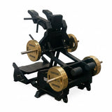 V-Squat plate loaded de alta estabilidad para activar cuádriceps y glúteo con menor impacto articular. Diseño comercial, trayectoria guiada y capacidad de 120kg